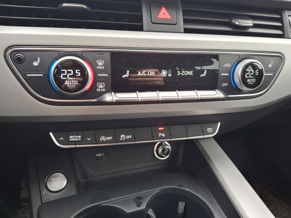 Audi A4 2020 Sininen