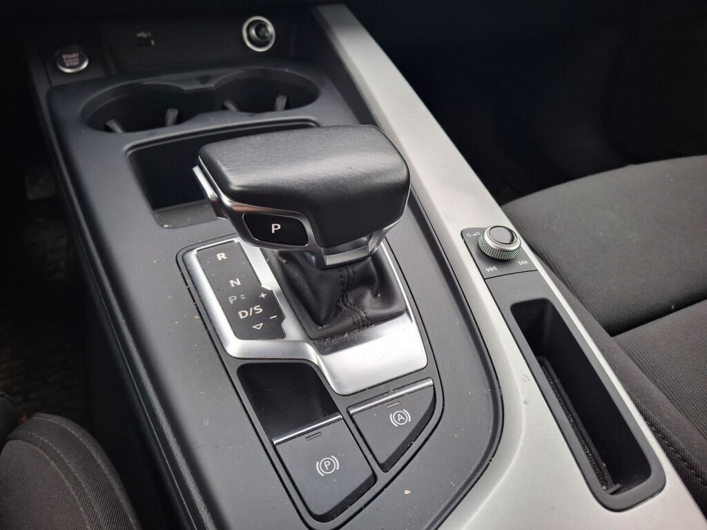 Audi A4 2020 Sininen