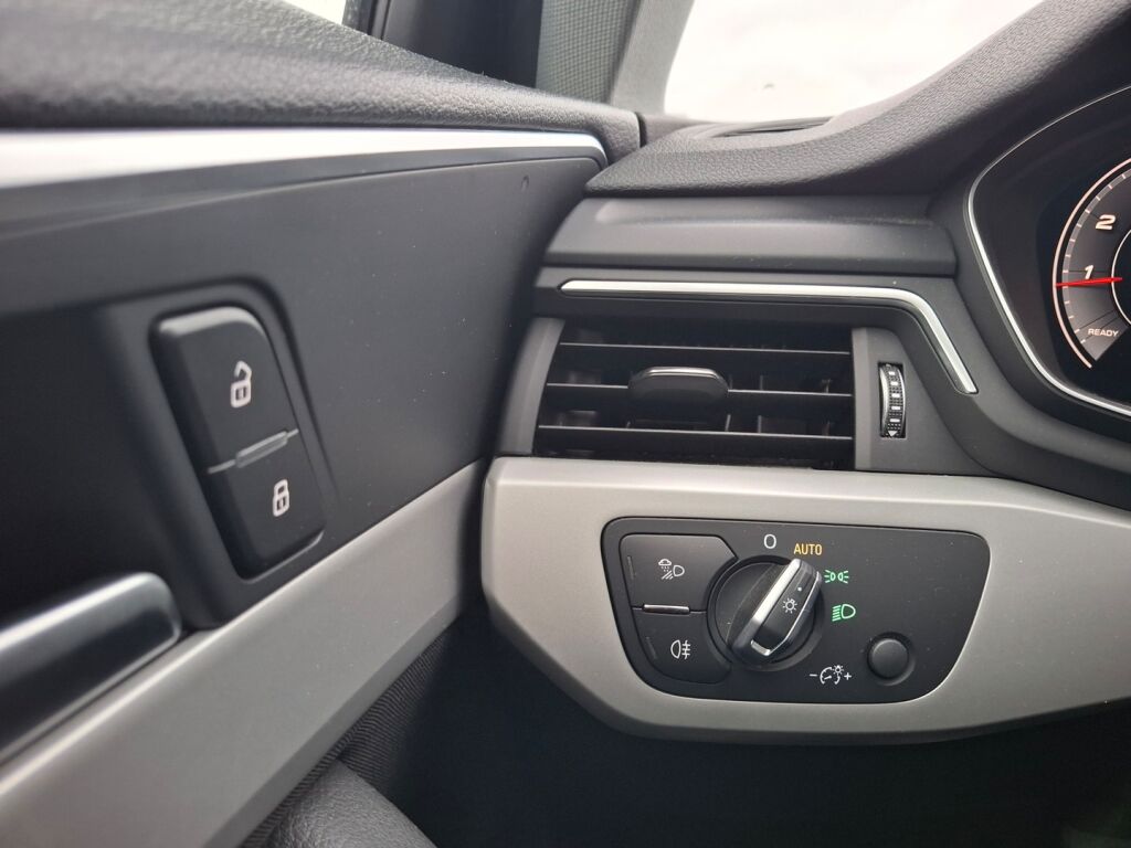 Audi A4 2020 Sininen