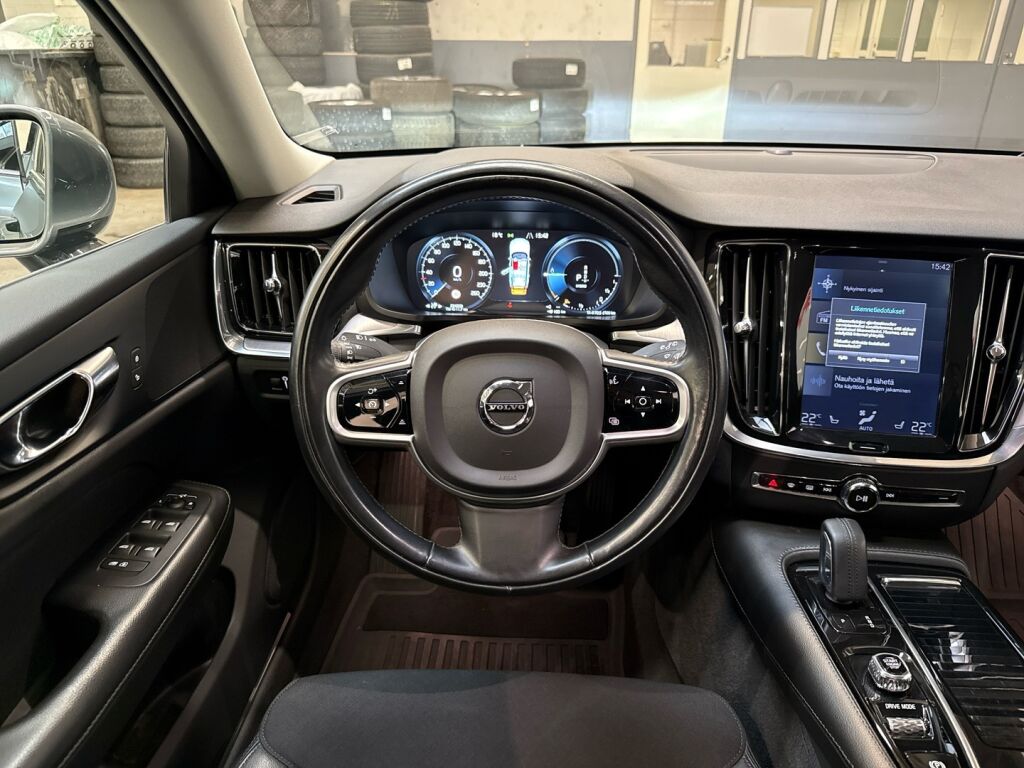 Volvo V60 2020 Harmaa