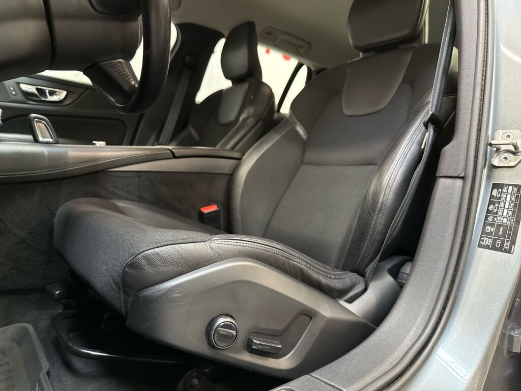 Volvo V60 2020 Harmaa