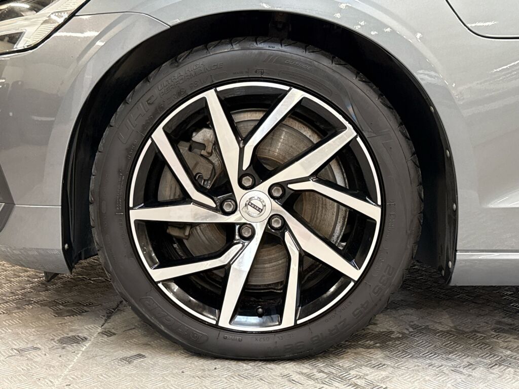 Volvo V60 2020 Harmaa