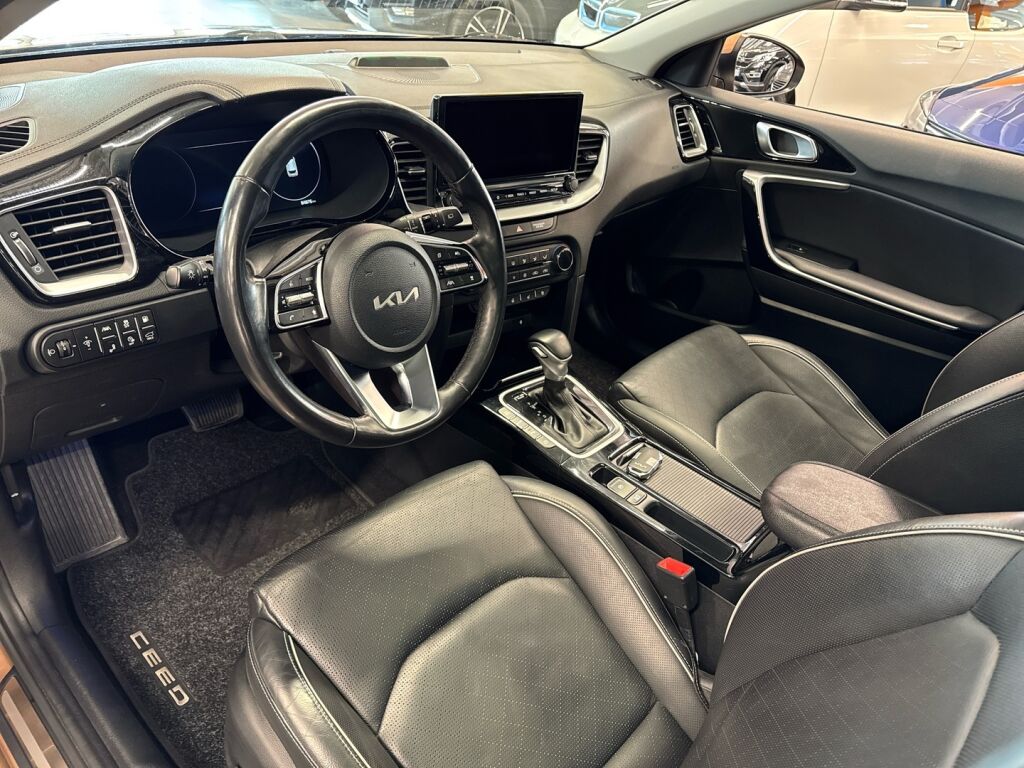 Kia Ceed 2022 Ruskea (beige)