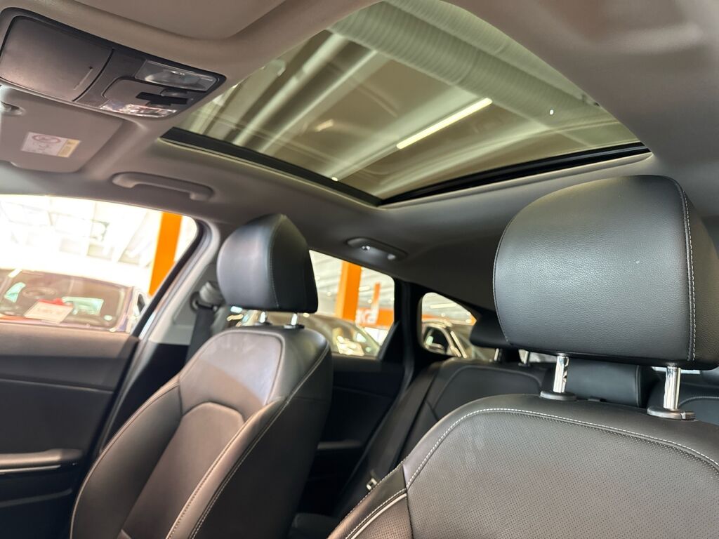 Kia Ceed 2022 Ruskea (beige)