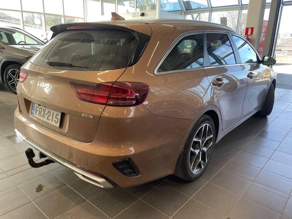 Kia Ceed 2022 Ruskea (beige)