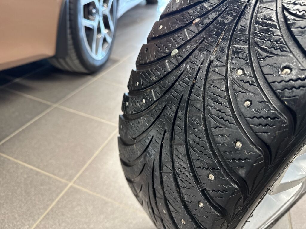 Kia Ceed 2022 Ruskea (beige)