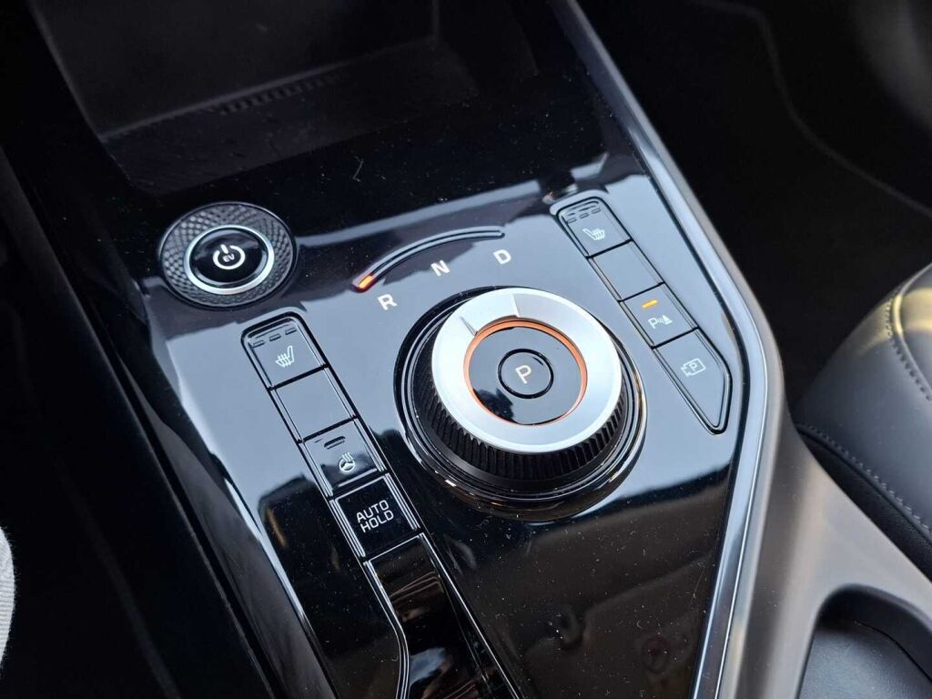 Kia Niro 2025 Musta