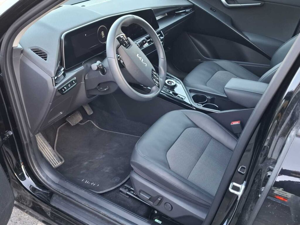 Kia Niro 2025 Musta