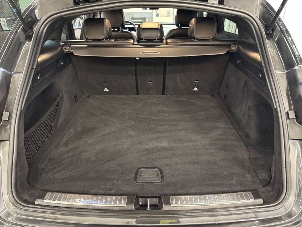 Mercedes-Benz EQC 2022 Musta