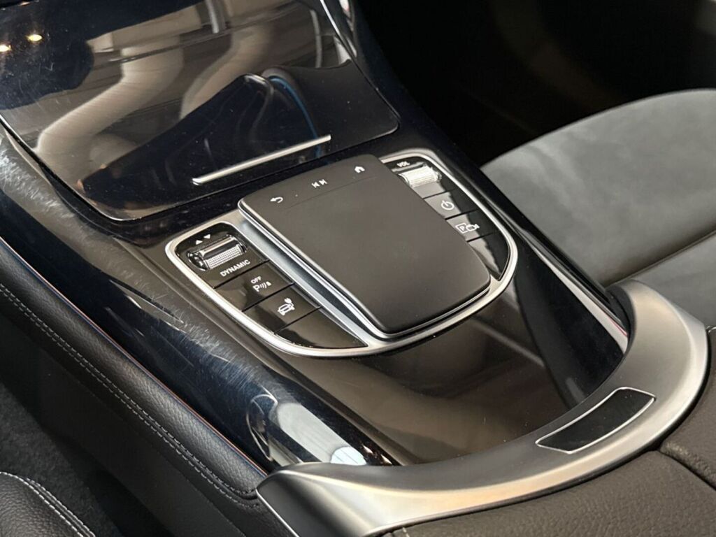 Mercedes-Benz EQC 2022 Musta