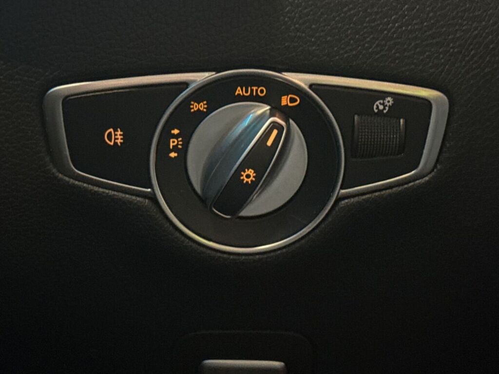 Mercedes-Benz EQC 2022 Musta