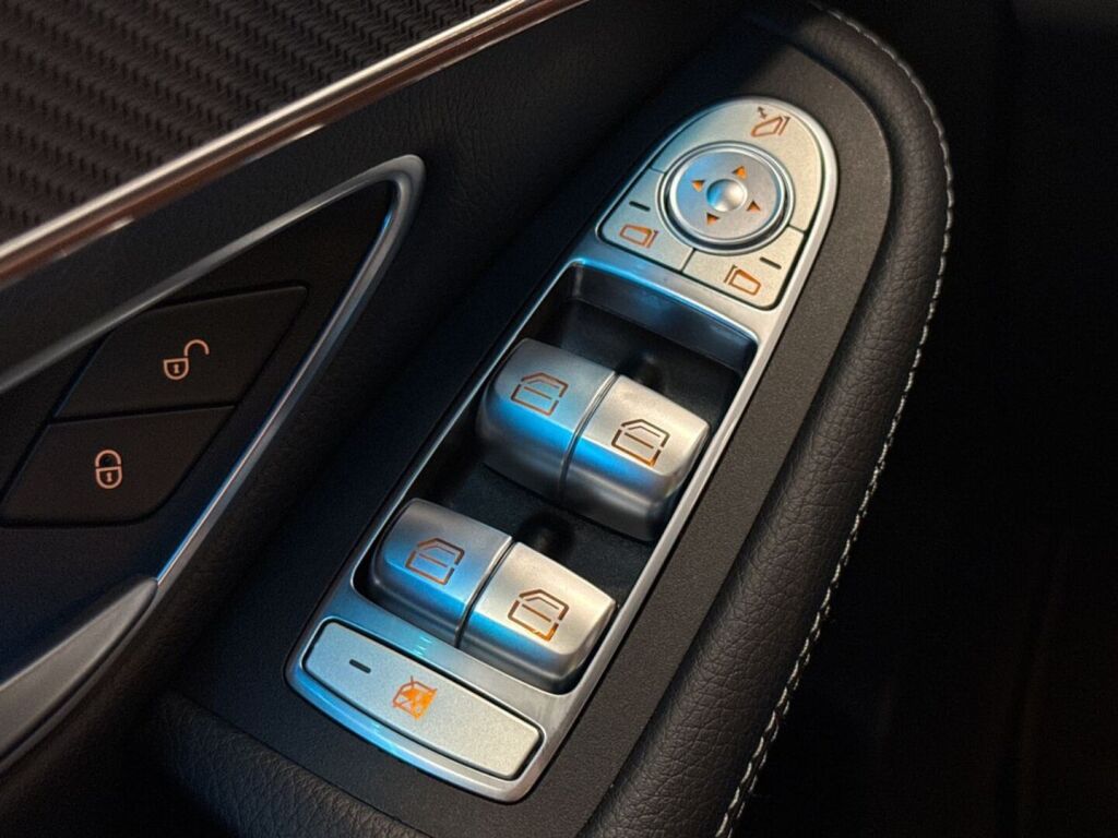 Mercedes-Benz EQC 2022 Musta