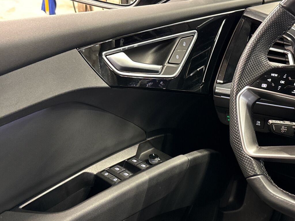 Audi Q4 e-tron 2023 Musta