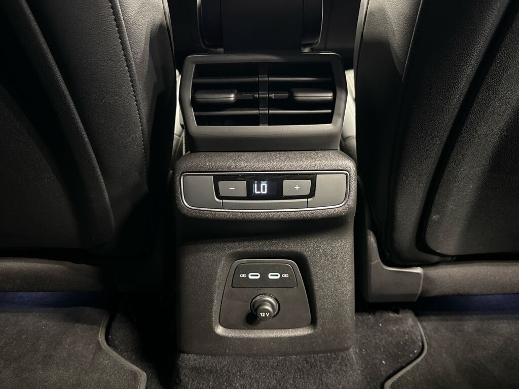 Audi Q4 e-tron 2023 Musta