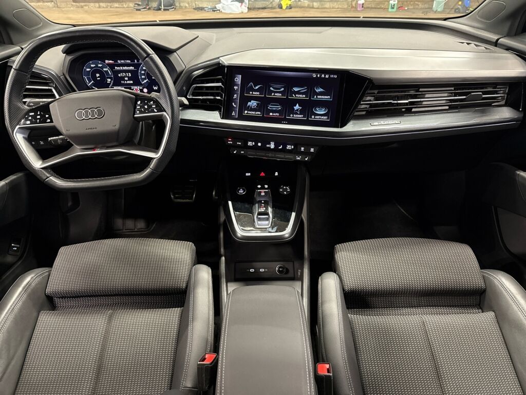 Audi Q4 e-tron 2023 Musta