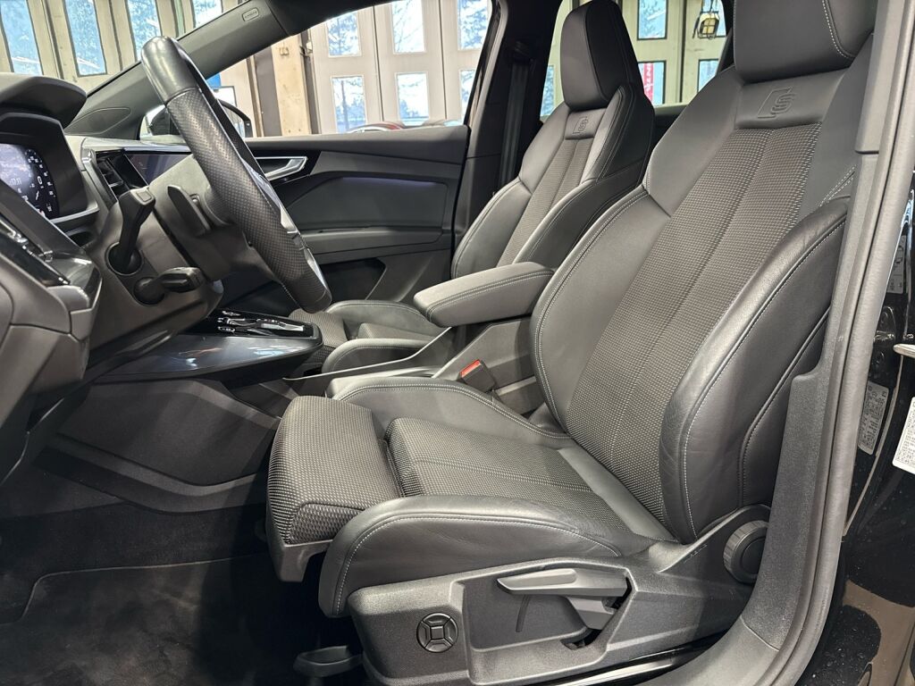 Audi Q4 e-tron 2023 Musta