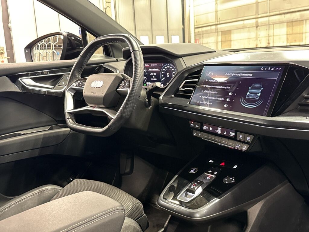 Audi Q4 e-tron 2023 Musta