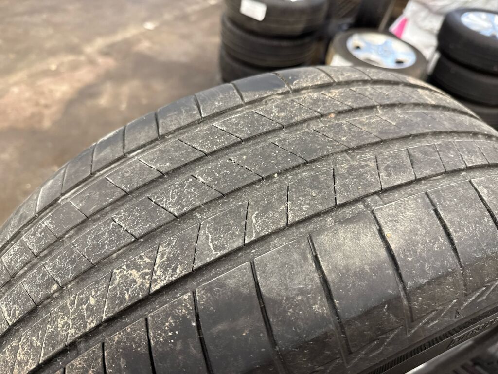 Audi Q4 e-tron 2023 Musta