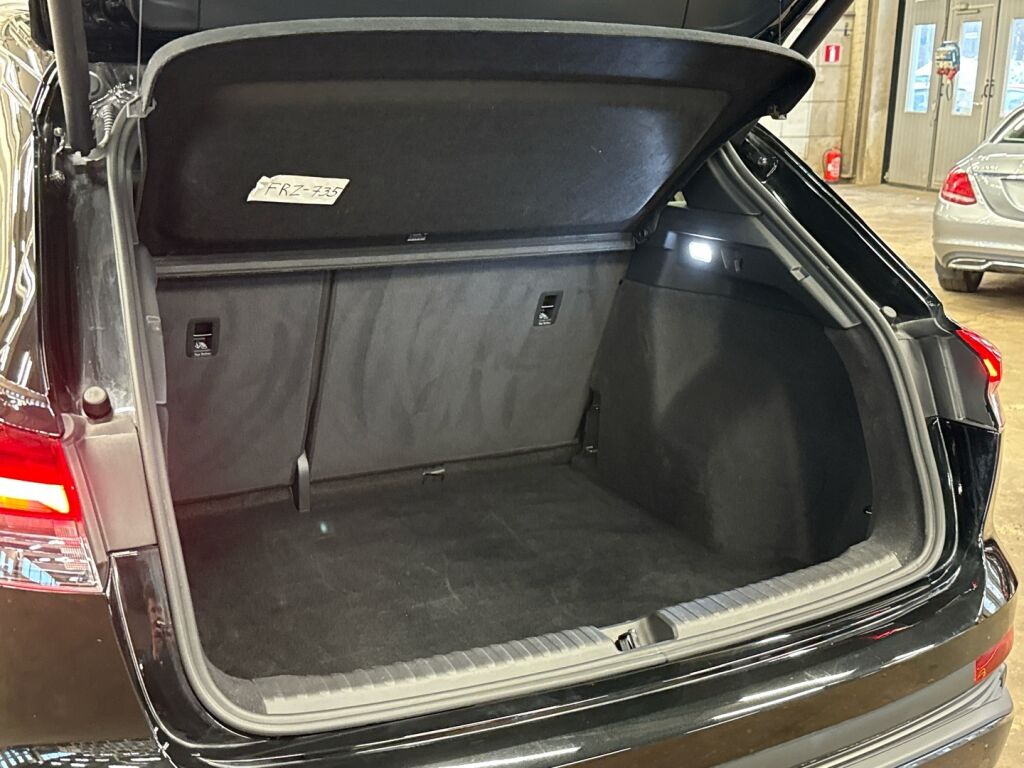 Audi Q4 e-tron 2023 Musta