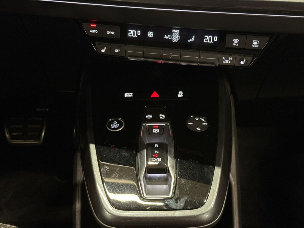 Audi Q4 e-tron 2023 Musta