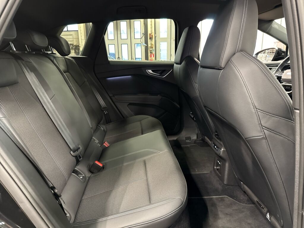 Audi Q4 e-tron 2023 Musta