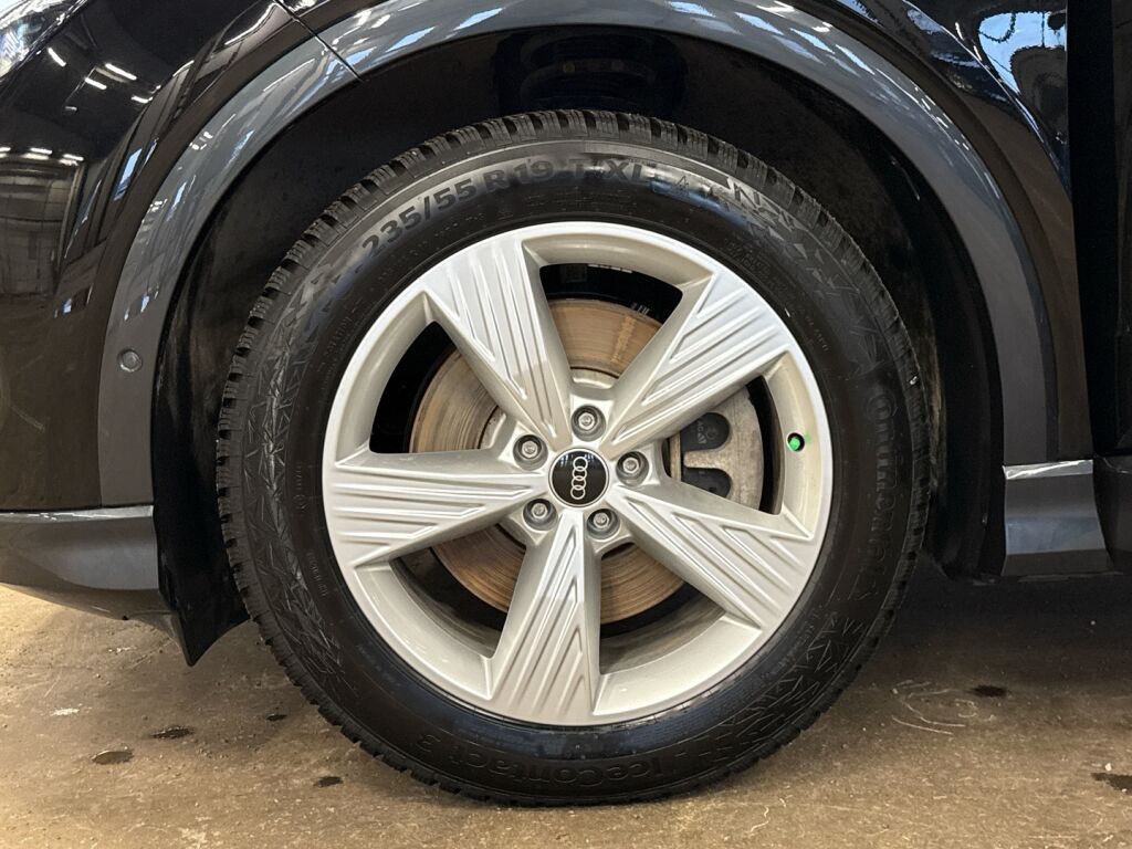 Audi Q4 e-tron 2023 Musta