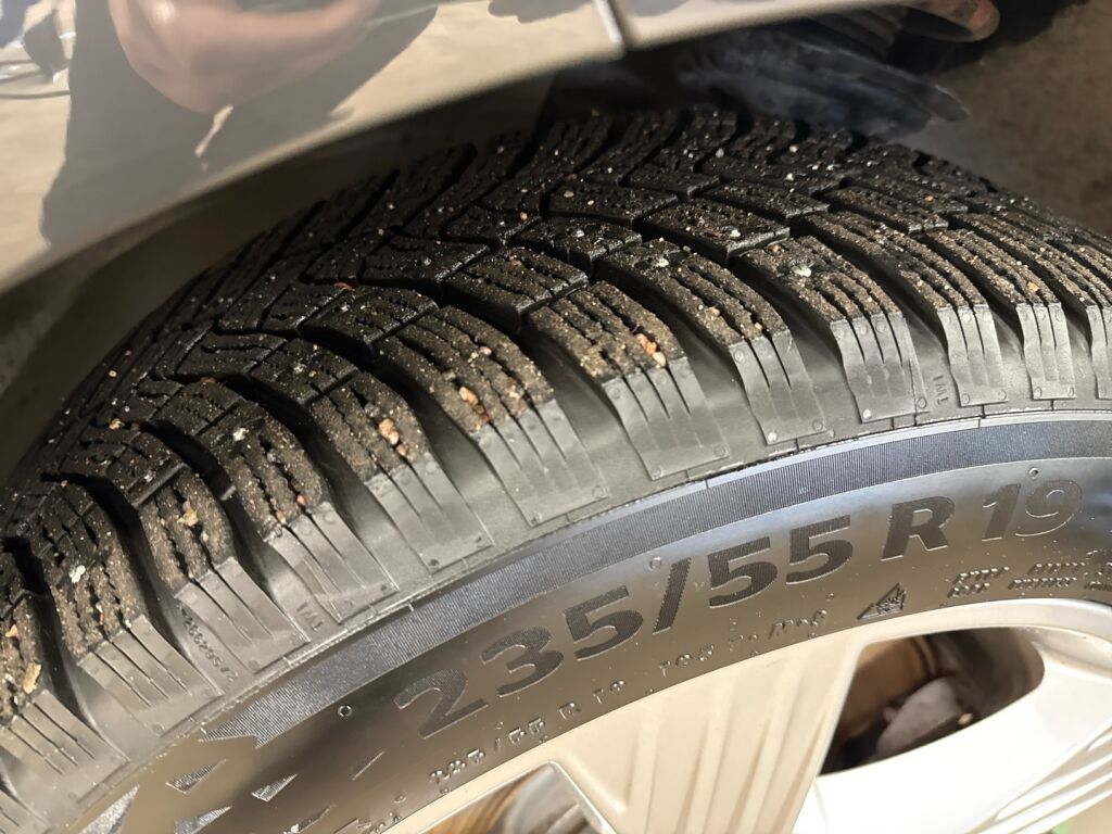 Audi Q4 e-tron 2023 Musta