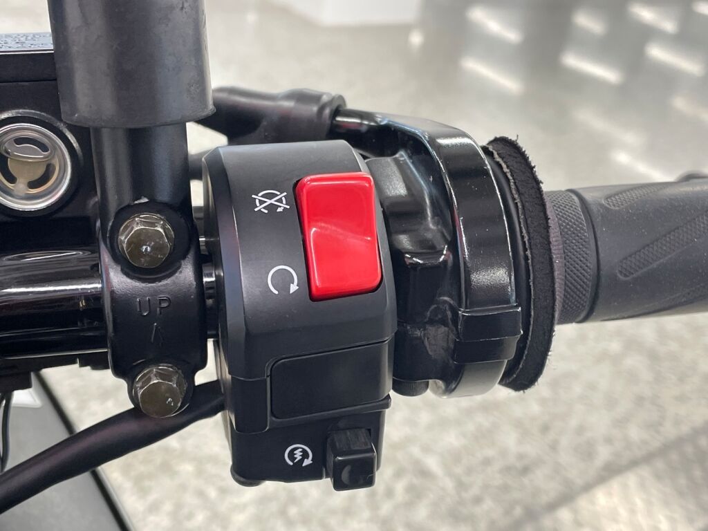 Suzuki DL 2006 Musta