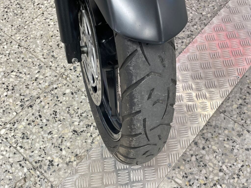 Suzuki DL 2006 Musta