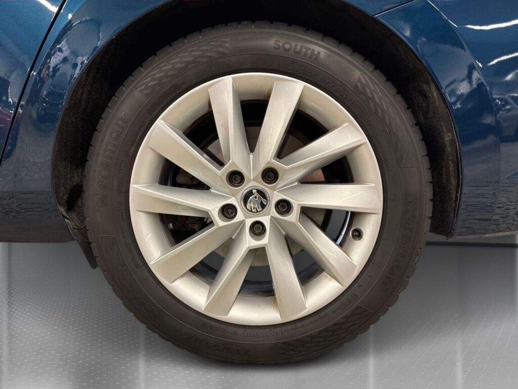 Skoda Superb 2020 Sininen