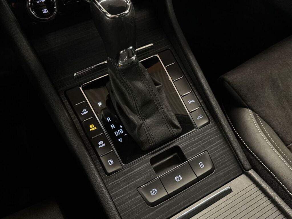 Skoda Superb 2020 Sininen