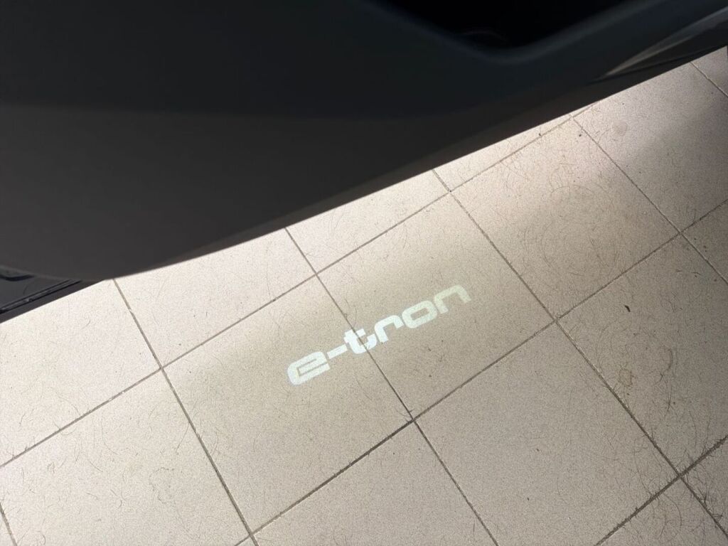 Audi e-tron 2021 Harmaa