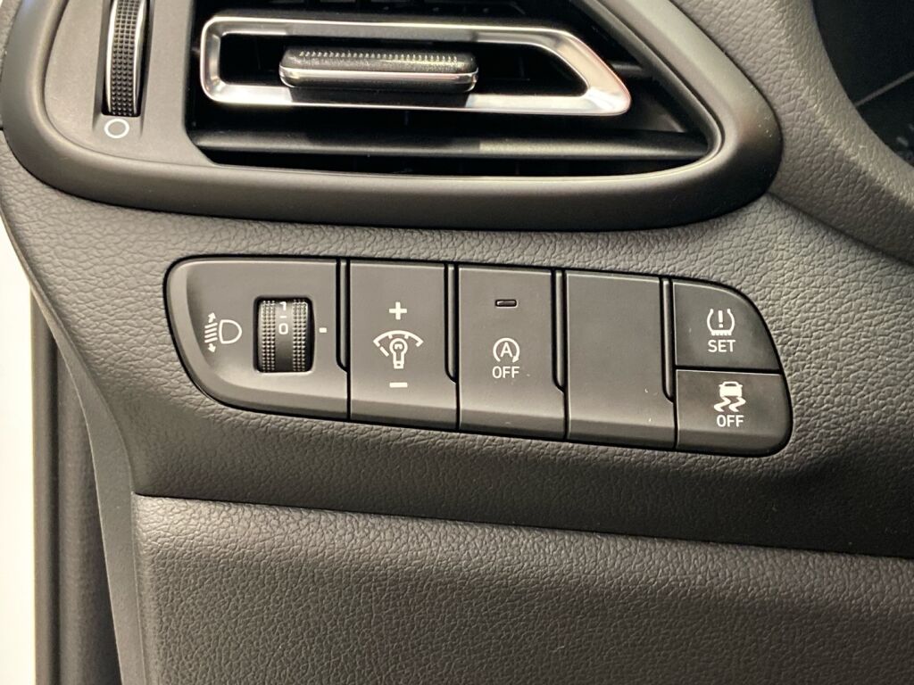 Hyundai i30 Hatchback 2024 Valkoinen