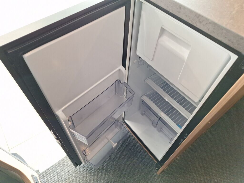 Weinsberg CARABUS 2024 Valkoinen