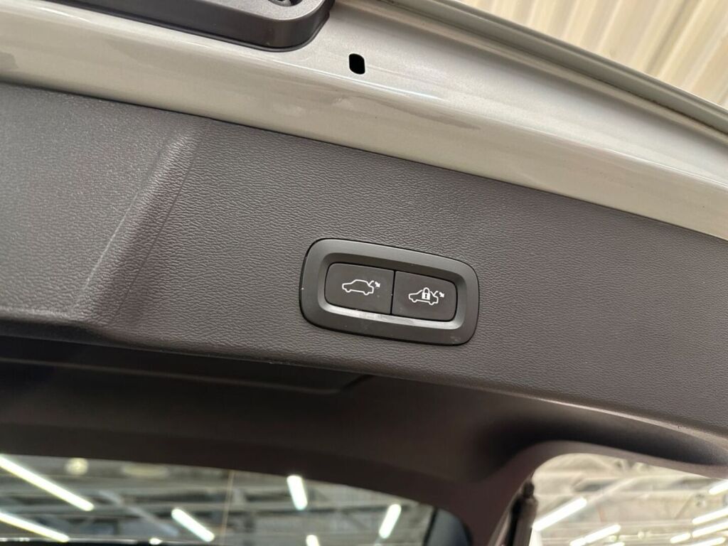 Volvo XC40 2024 Harmaa