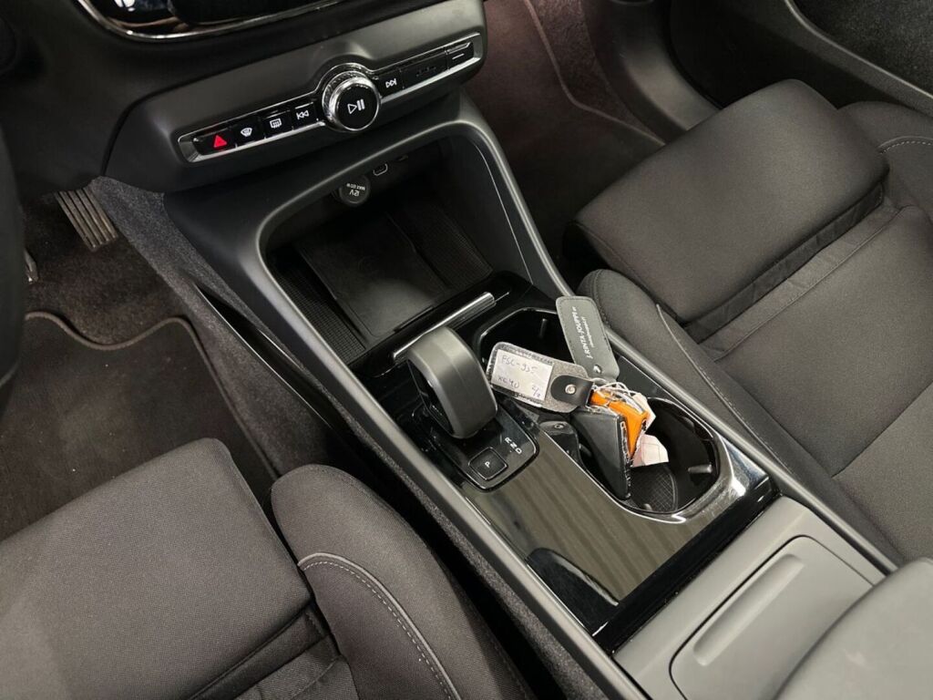 Volvo XC40 2024 Harmaa