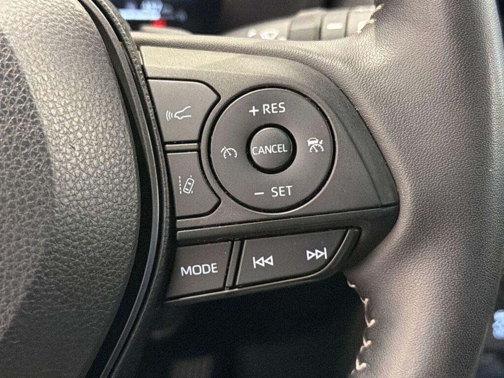 Toyota RAV4 Plug-in 2023 Punainen