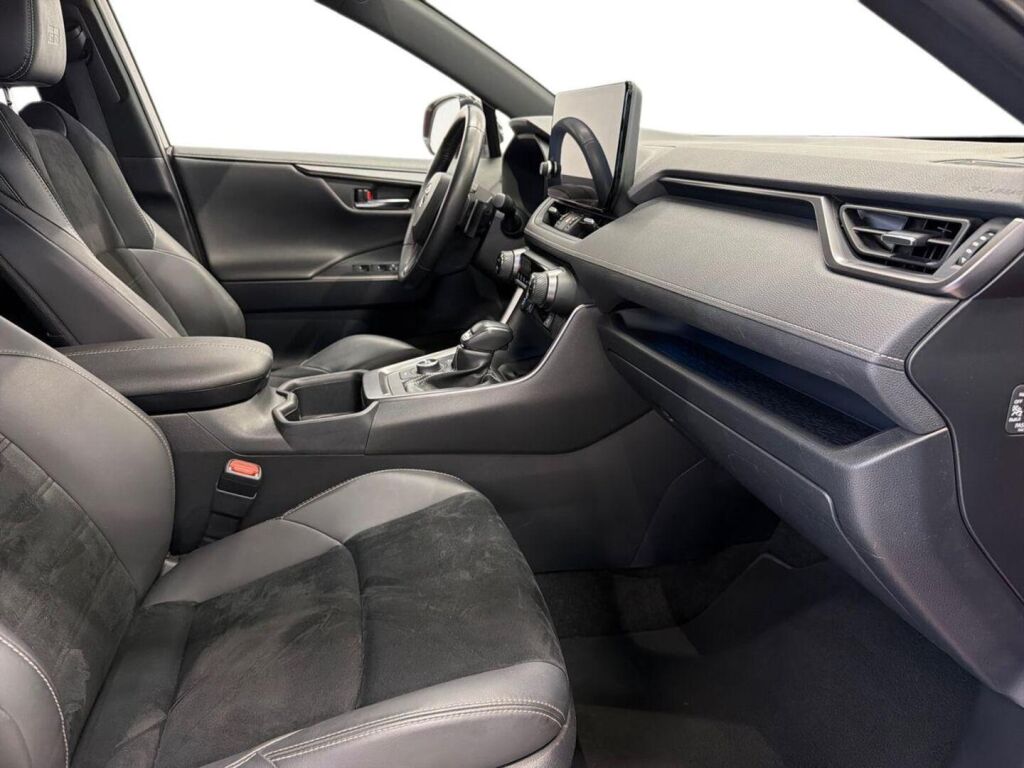 Toyota RAV4 Plug-in 2023 Punainen
