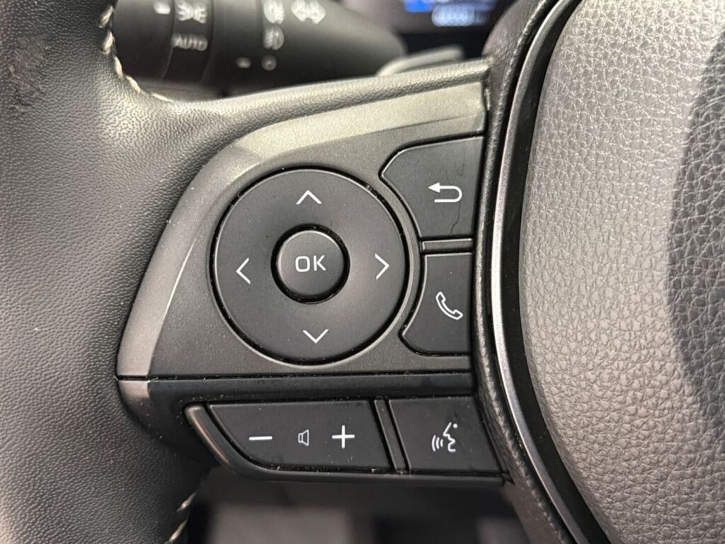 Toyota RAV4 Plug-in 2023 Punainen