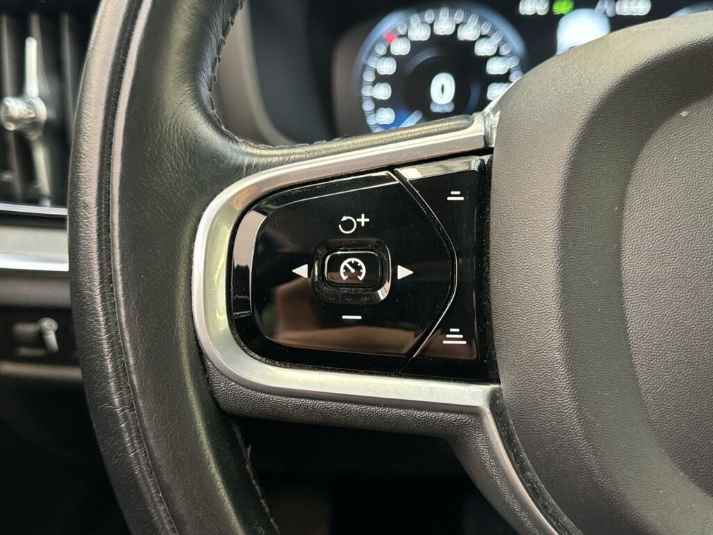 Volvo V60 2020 Musta