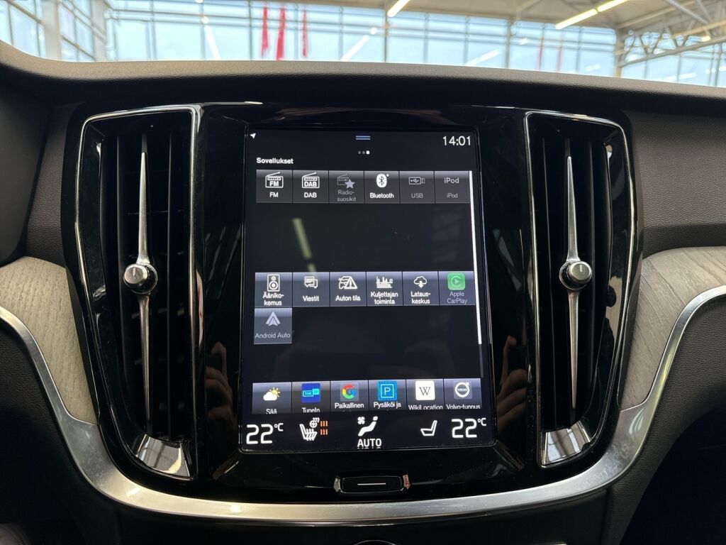 Volvo V60 2020 Musta