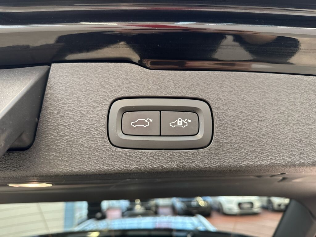 Volvo V60 2020 Musta