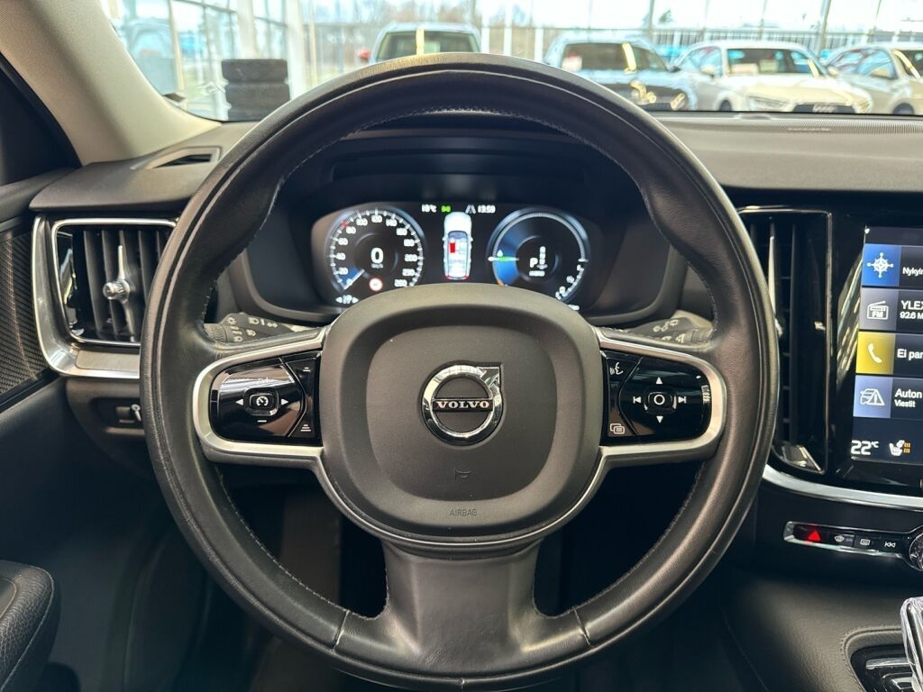 Volvo V60 2020 Musta