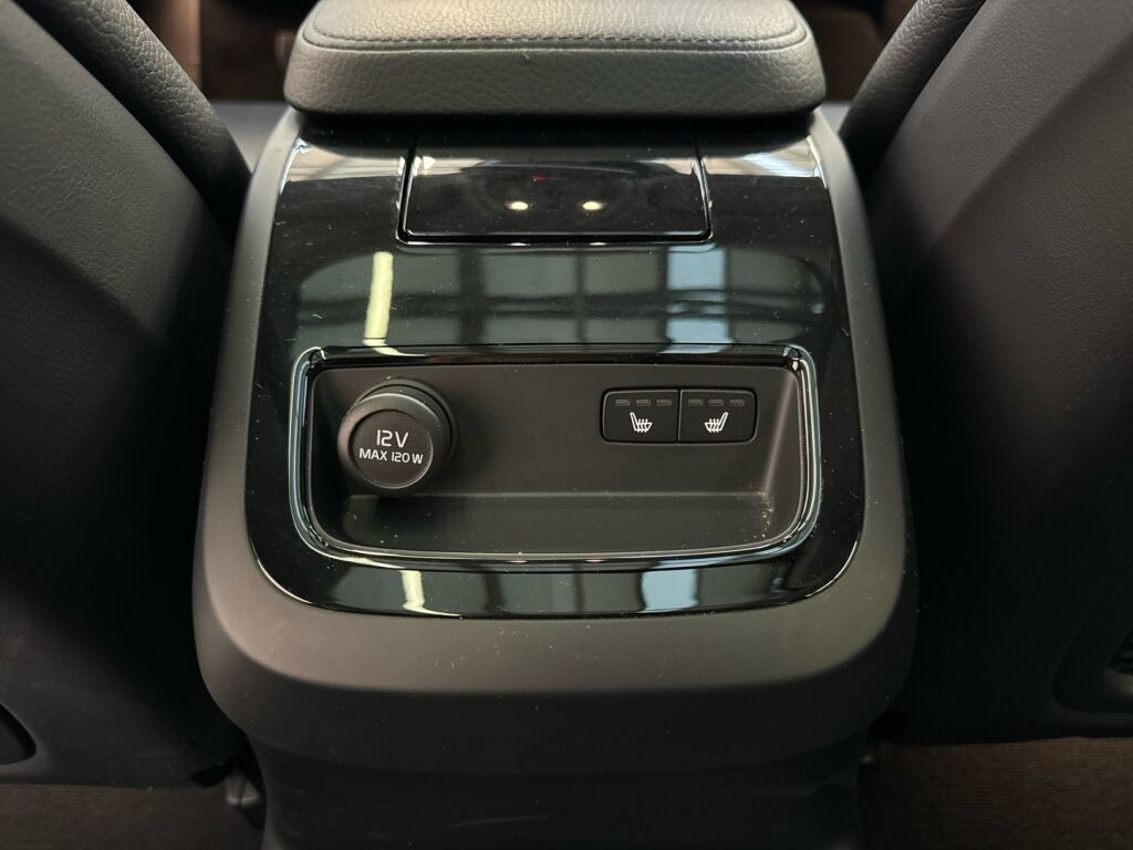 Volvo V60 2020 Musta