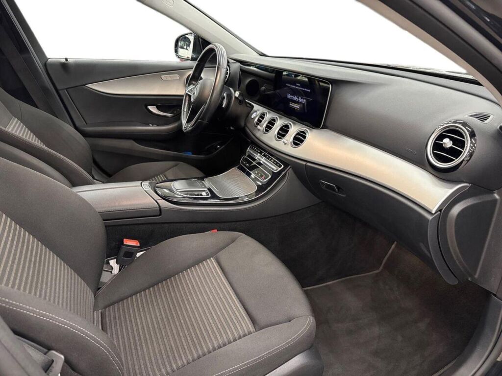 Mercedes-Benz E 2021 Musta