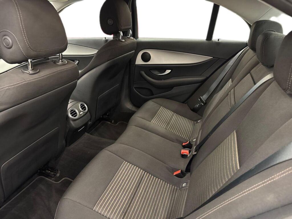Mercedes-Benz E 2021 Musta