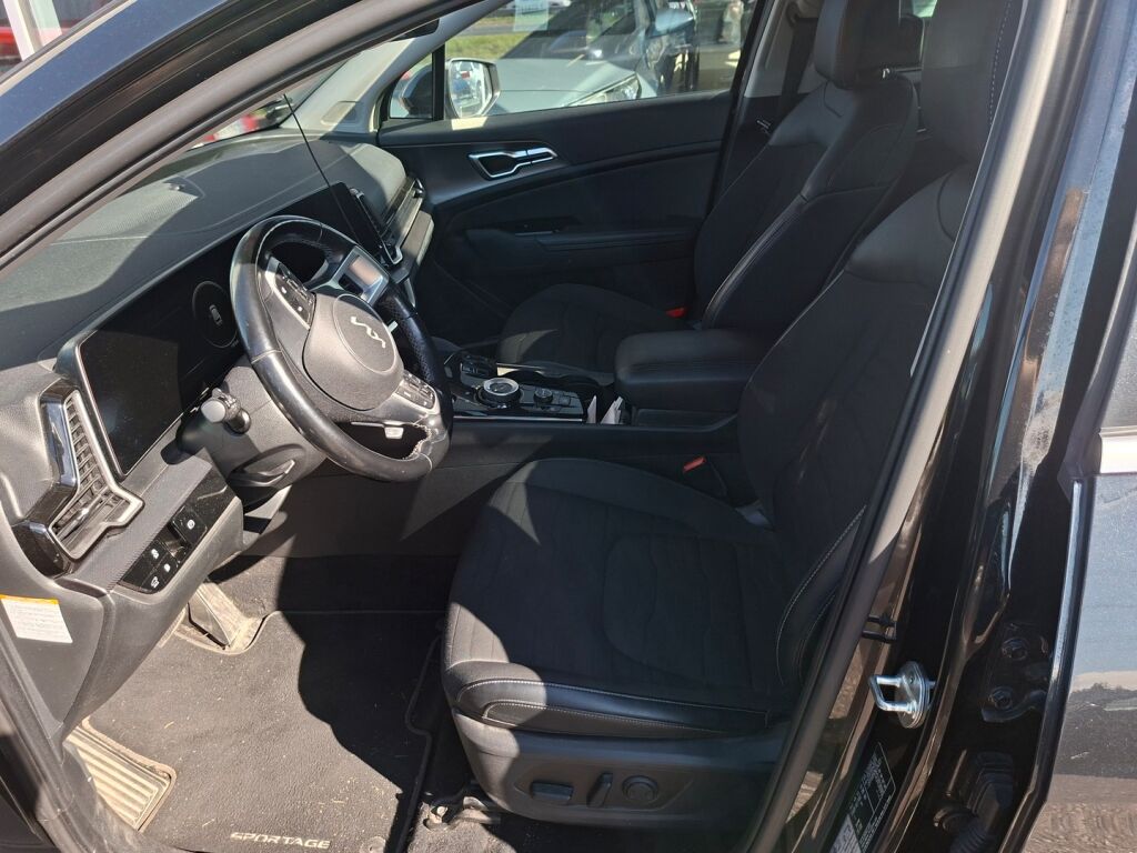 Kia Sportage 2022 Musta