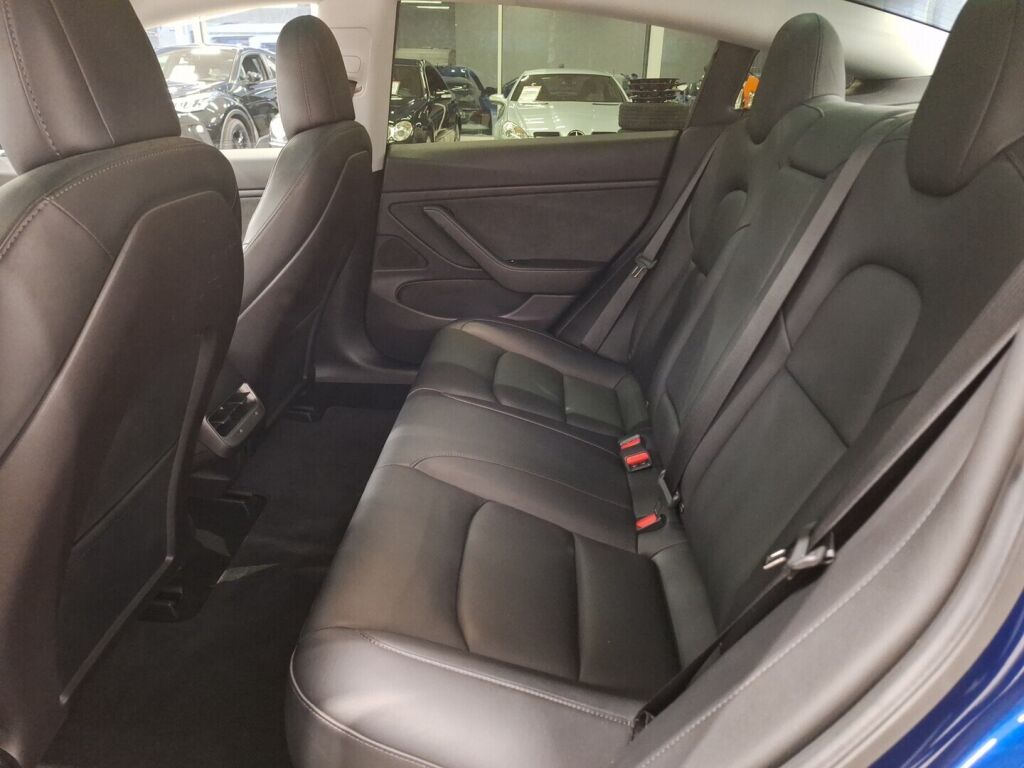 Tesla Model 3 2019 Sininen