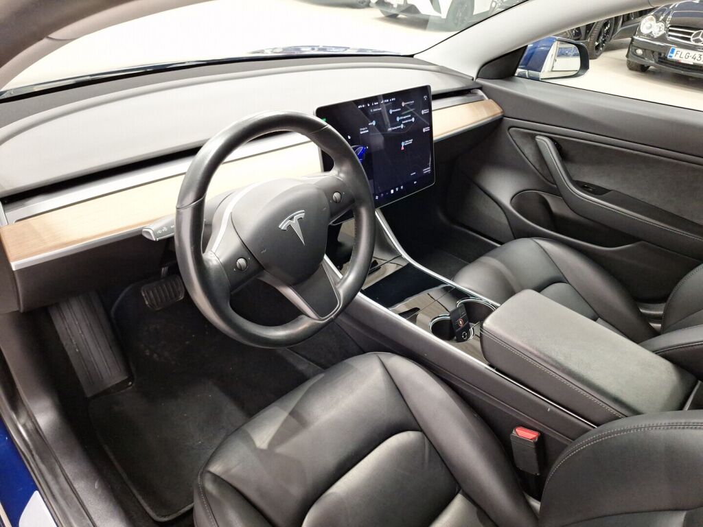Tesla Model 3 2019 Sininen