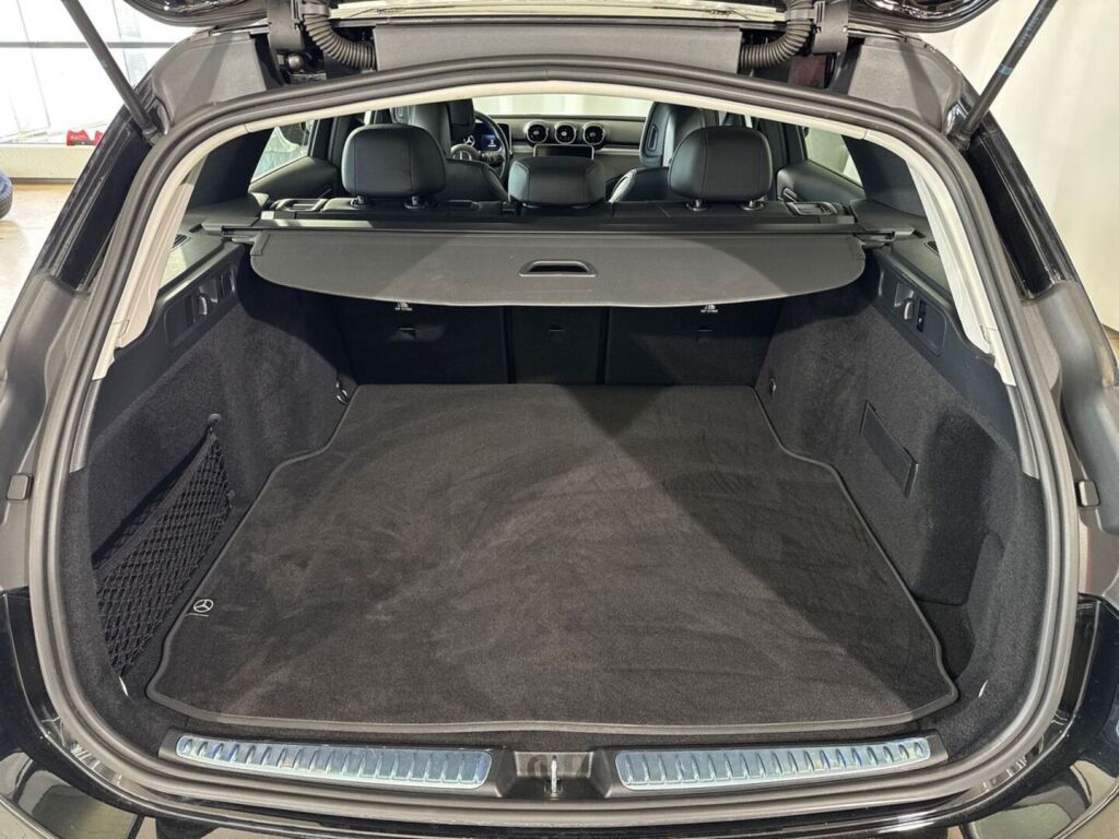 Mercedes-Benz C 2022 Musta